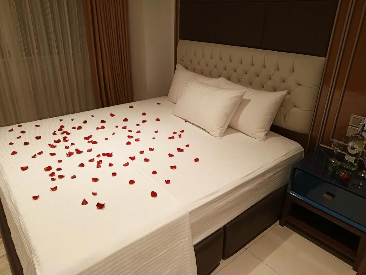 Ocean Breeze Sea View Luxury Apartments Νεγκόμπο
