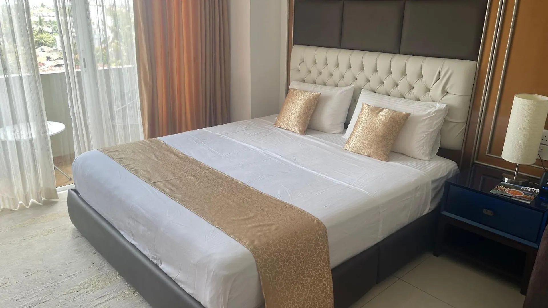 Ocean Breeze Sea View Luxury Apartments Νεγκόμπο