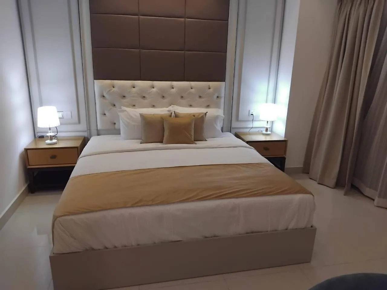 Ocean Breeze Sea View Luxury Apartments Negombo