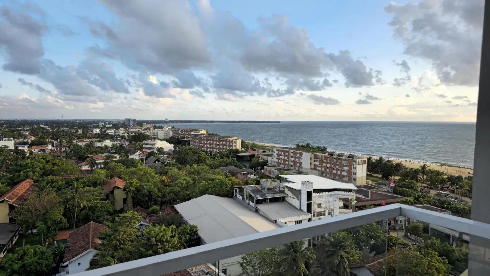 Ocean Breeze Sea View Luxury Apartments Negombo