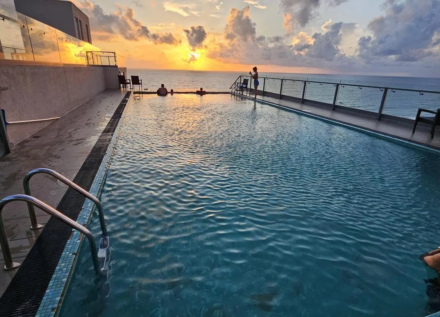 Ocean Breeze Sea View Luxury Apartments Negombo
