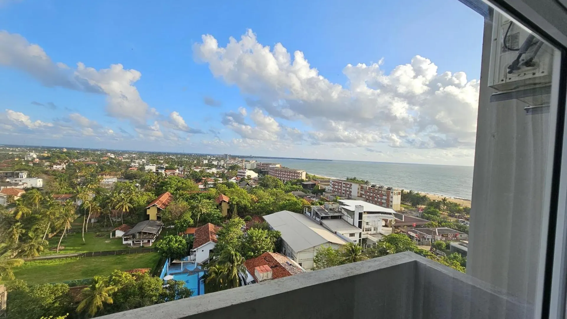 Ocean Breeze Sea View Luxury Apartments Negombo