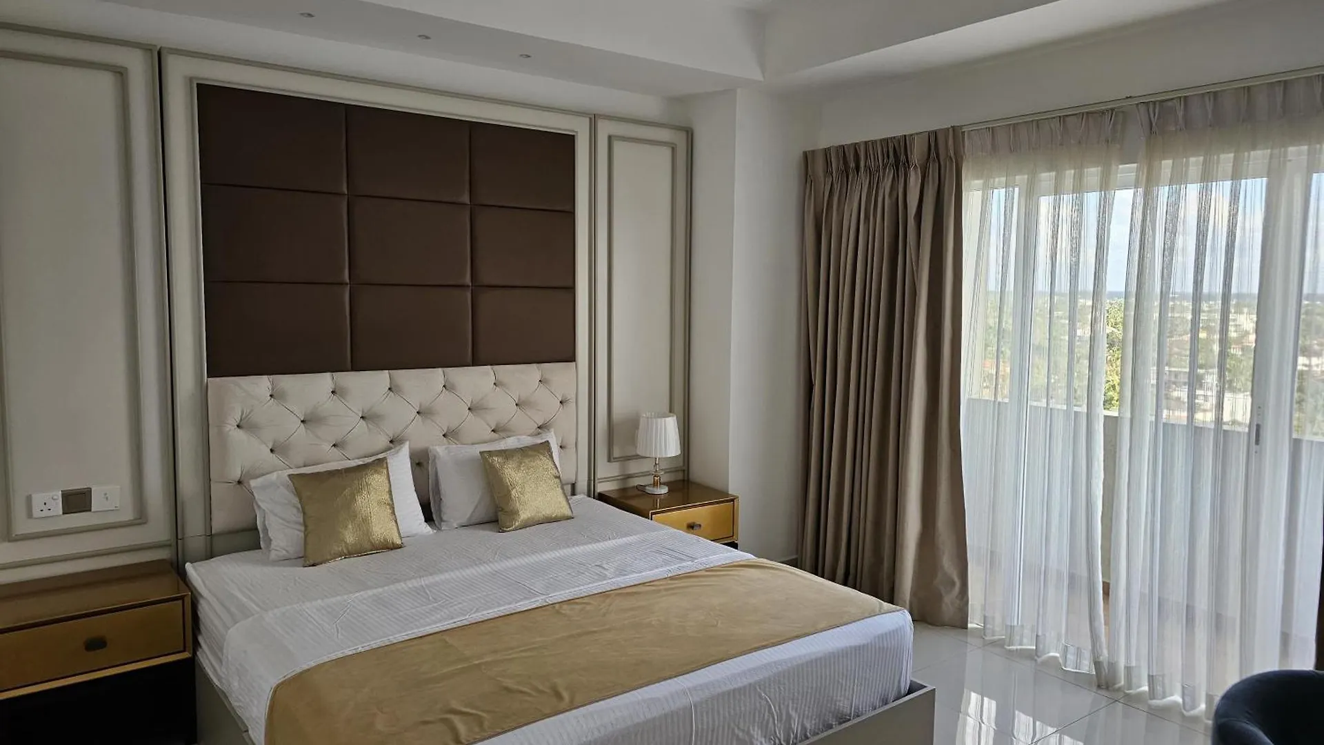Ocean Breeze Sea View Luxury Apartments Negombo